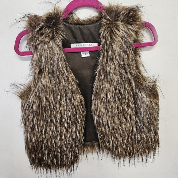 Rezrekshan faux fur sleeveless vest - Picture 1 of 5